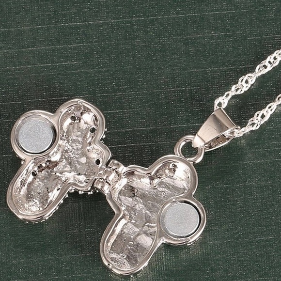 CROSS MAGNET PENDANT FREE CHAIN INCLUDED - Picture 2 of 2